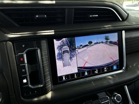 Used 2021 GMC Yukon Denali w/ Denali Ultimate Package AWD/4WD image 20
