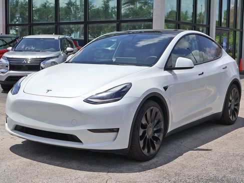 Used 2022 Tesla Model Y Performance AWD/4WD image 8