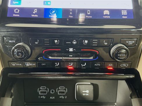 Used 2023 Jeep Grand Cherokee Limited w/ Luxury Tech Group II image 35