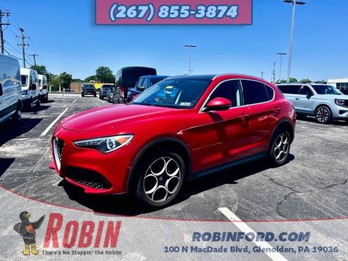 Used 2018 Alfa Romeo Stelvio AWD image 3