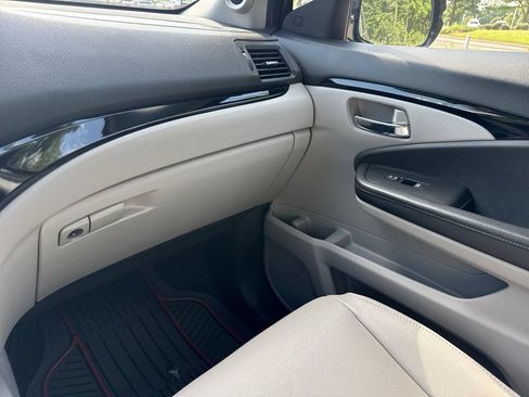 Used 2019 Honda Pilot Touring image 17