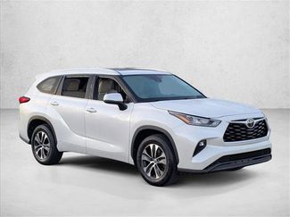Used 2020 Toyota Highlander XLE video 2