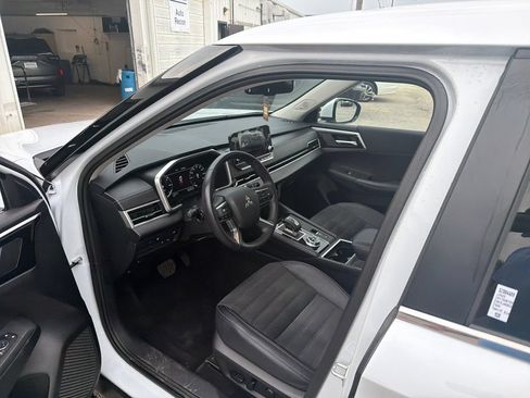 Used 2025 Mitsubishi Outlander SE AWD/4WD image 15