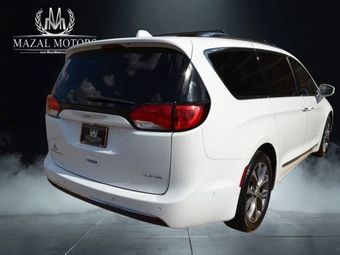 Used 2017 Chrysler Pacifica Limited FWD image 15