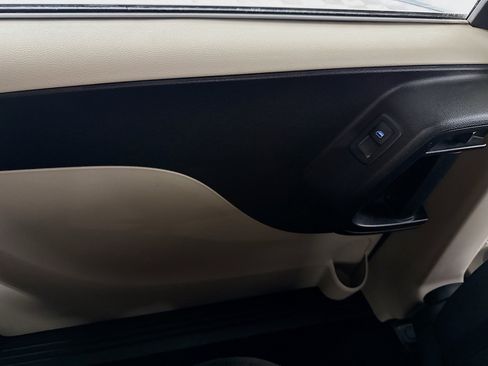 Used 2018 Dodge Grand Caravan SE w/ UConnect Hands-Free Group FWD image 40