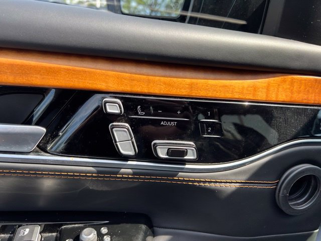 Used 2022 Jeep Grand Wagoneer Series III AWD/4WD image 35
