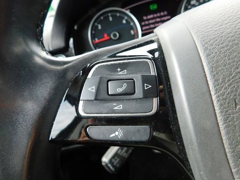 Used 2014 Volkswagen Touareg Sport image 16