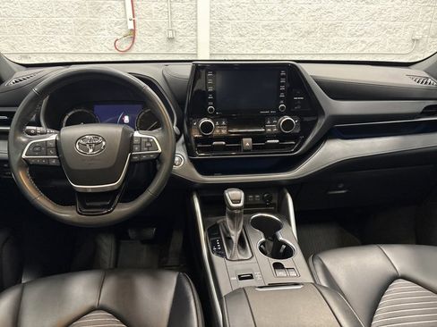Used 2022 Toyota Highlander XSE image 10