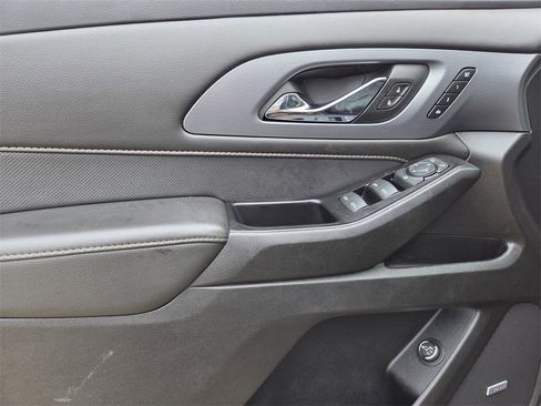 Used 2020 Chevrolet Traverse Premier image 16