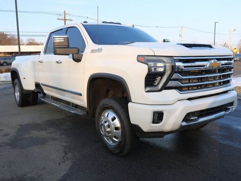 Used 2024 Chevrolet Silverado 3500 High Country w/ High Country Premium Package image 7