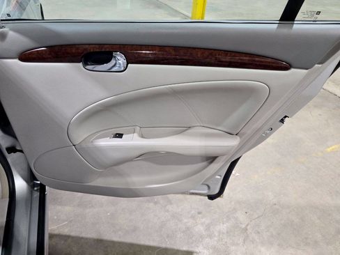 Used 2011 Buick Lucerne CX FWD image 30