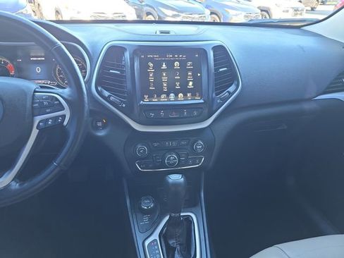 Used 2017 Jeep Cherokee Limited w/ Technology Group image 24