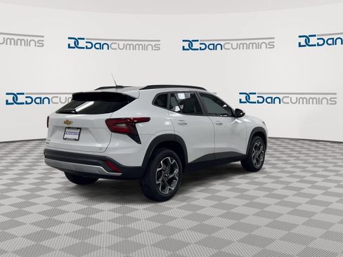 Used 2024 Chevrolet Trax LT w/ Driver Confidence Package FWD image 8