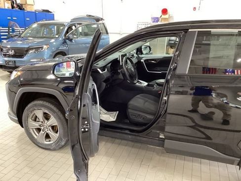 Used 2025 Toyota RAV4 XLE AWD/4WD image 10