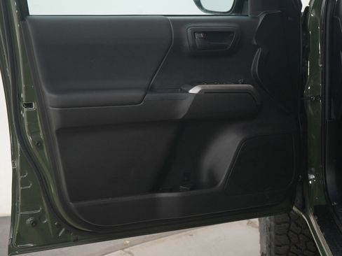 Used 2021 Toyota Tacoma SR5 w/ Trail Edition image 22