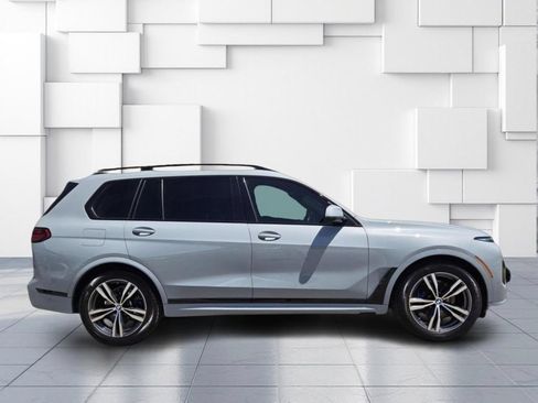 Used 2023 BMW X7 xDrive40i w/ M Sport Package AWD/4WD image 4