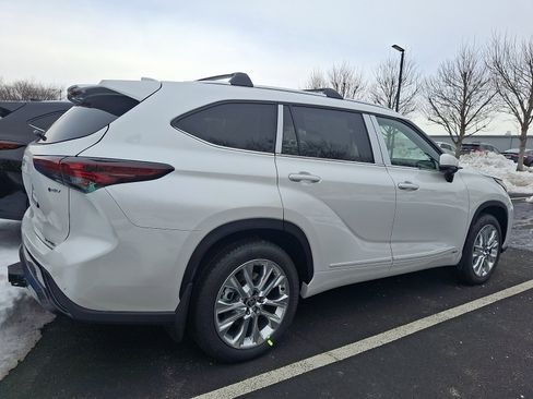 New 2026 Toyota Highlander Limited image 4