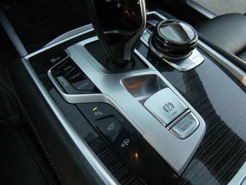 Used 2020 BMW 750i xDrive w/ Executive Package image 70