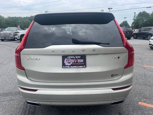Used 2018 Volvo XC90 T6 Momentum w/ Momentum Plus Package AWD/4WD image 9