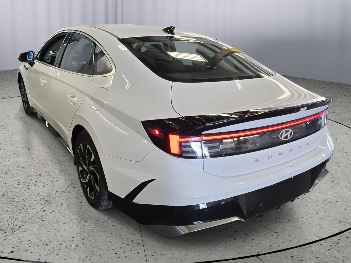 Used 2025 Hyundai Sonata SEL FWD image 2
