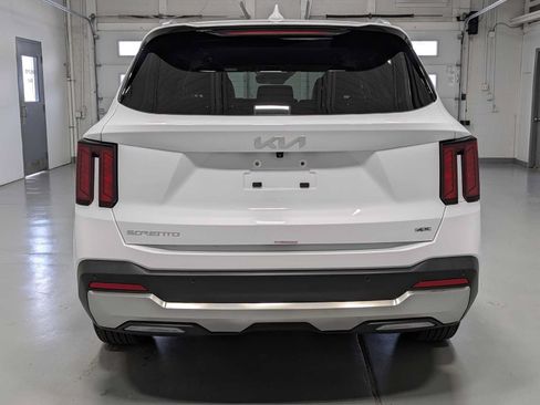 Certified 2025 Kia Sorento S AWD/4WD image 9