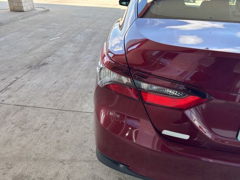 Used 2021 Toyota Camry LE FWD image 5