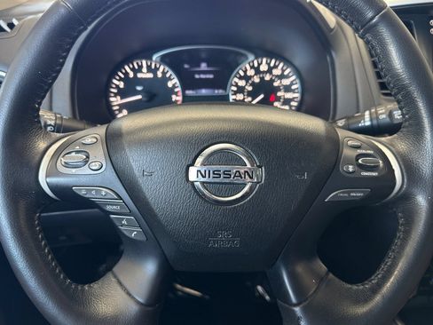 Used 2019 Nissan Pathfinder SV FWD image 24