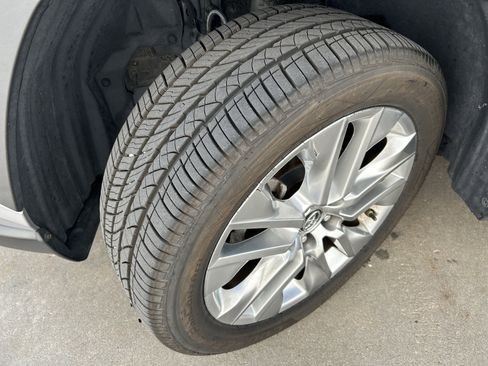 Used 2019 Toyota RAV4 Limited AWD/4WD image 10