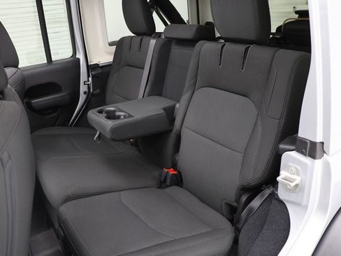 Used 2023 Jeep Wrangler Unlimited w/ Sun & Screen Package image 12