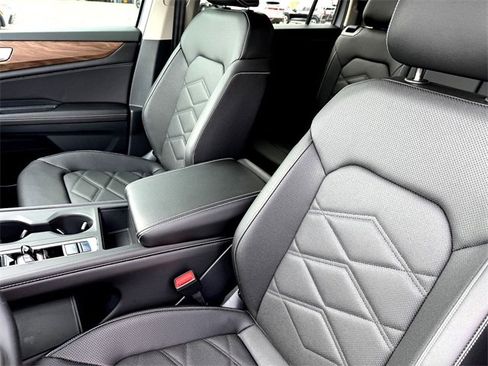 New 2026 Volkswagen Atlas SE image 11