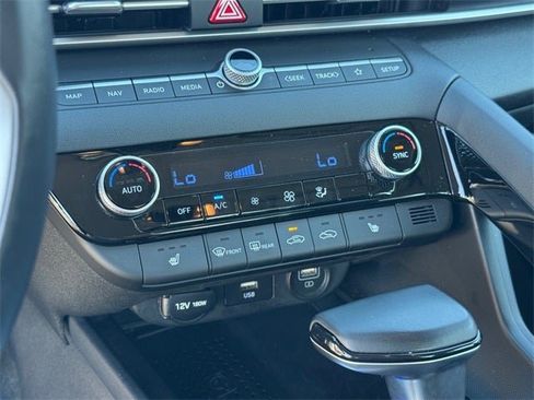 Used 2023 Hyundai Elantra SEL w/ Convenience Package image 20