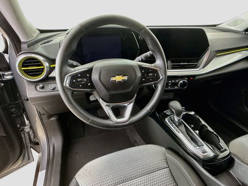 Used 2025 Chevrolet Trax LT w/ Driver Confidence Package FWD image 13