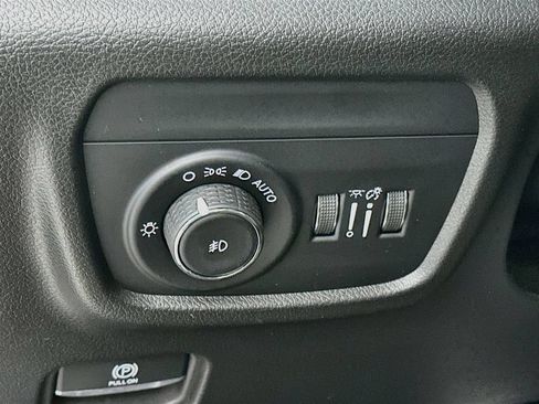 Certified 2023 Jeep Grand Cherokee Overland w/ Luxury Tech Group IV AWD/4WD image 18