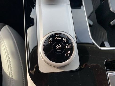 New 2026 Mitsubishi Outlander LE image 32