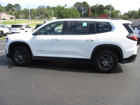 Used 2025 GMC Acadia Elevation image 6