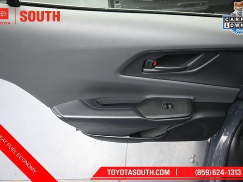 Used 2025 Toyota Prius LE FWD image 28
