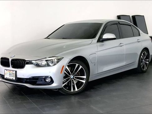 Used 2018 BMW 330e w/ Convenience Package RWD image 1