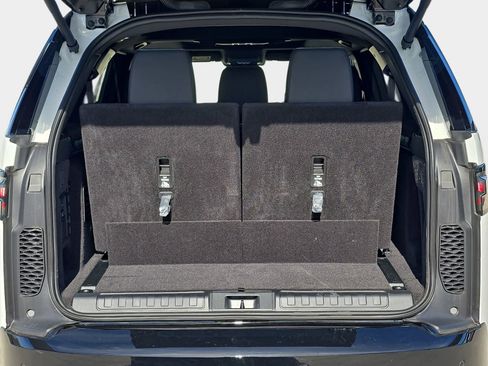 New 2026 Land Rover Discovery Limited Edition image 15