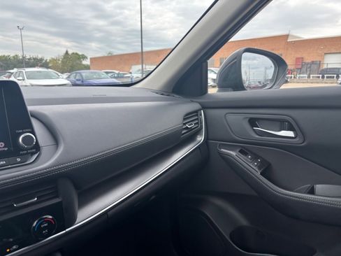 Used 2025 Nissan Rogue SV FWD image 37