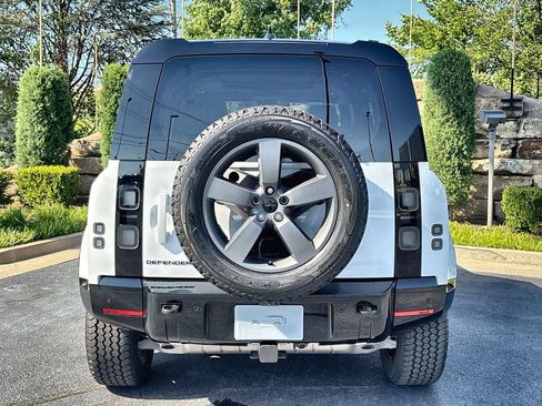 Used 2026 Land Rover Defender 110 X-Dynamic SE AWD/4WD image 4