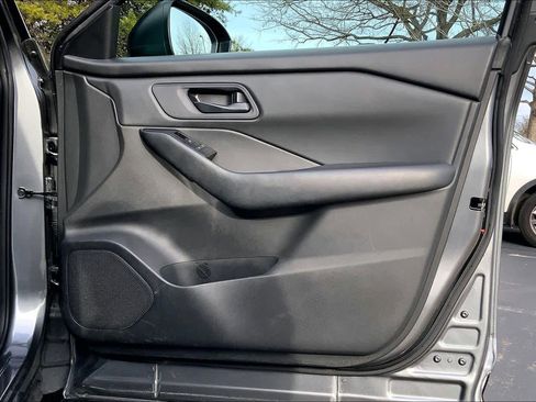 Used 2024 Nissan Rogue S image 20