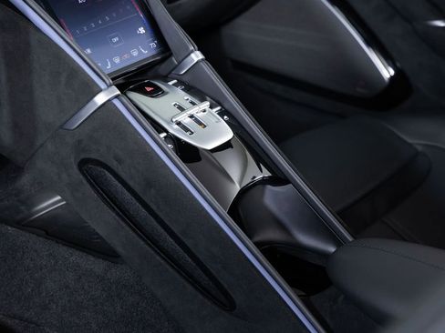 Used 2024 Ferrari Roma Spider image 38