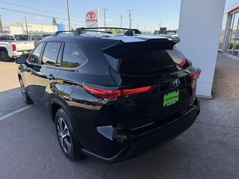 Used 2023 Toyota Highlander XLE AWD/4WD image 4