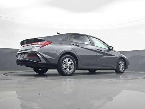 Used 2024 Hyundai Elantra SE FWD image 37