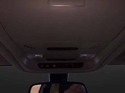 Used 2018 GMC Acadia SLT image 17