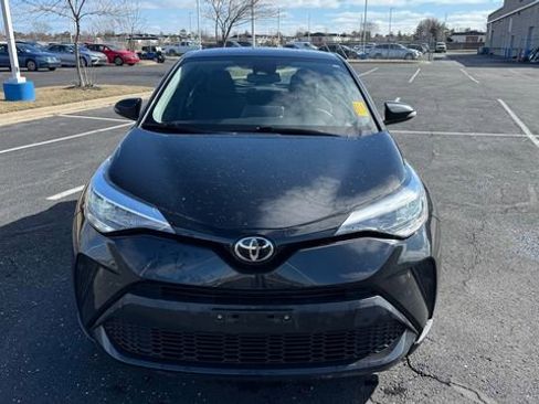 Used 2022 Toyota C-HR XLE image 8