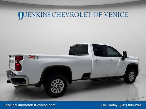 Used 2025 Chevrolet Silverado 2500 LT w/ Convenience Package AWD/4WD image 5