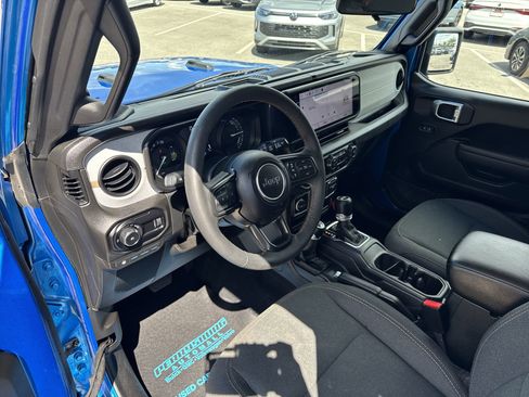 Used 2024 Jeep Wrangler Unlimited w/ Convenience Group image 10