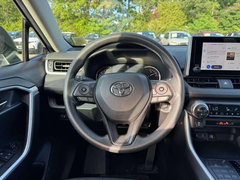 Used 2024 Toyota RAV4 XLE AWD/4WD image 22