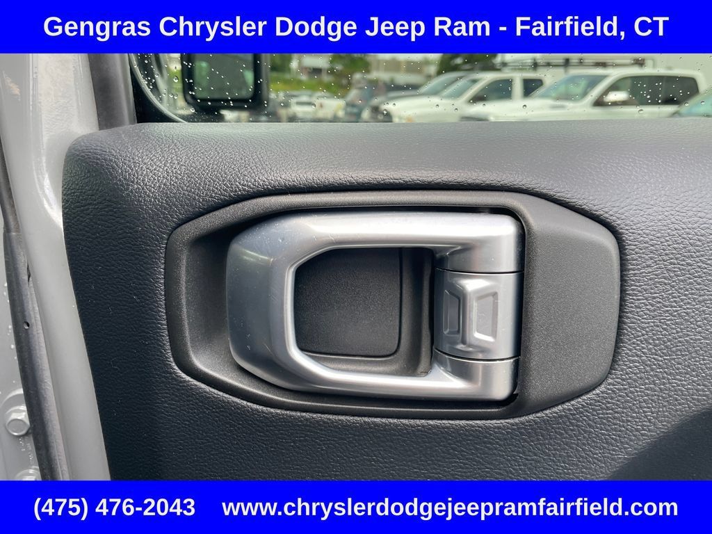 Used 2018 Jeep Wrangler Unlimited Sahara AWD/4WD image 24